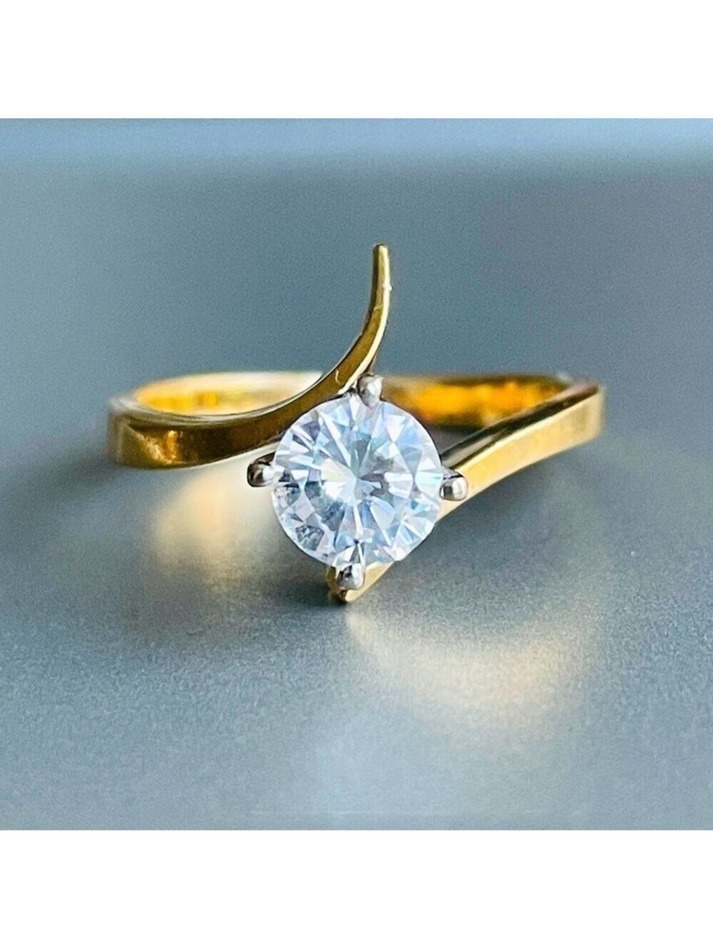 14k Gold Stunning Round Cut Cubic Zirconia Solitaire Vintage Ring